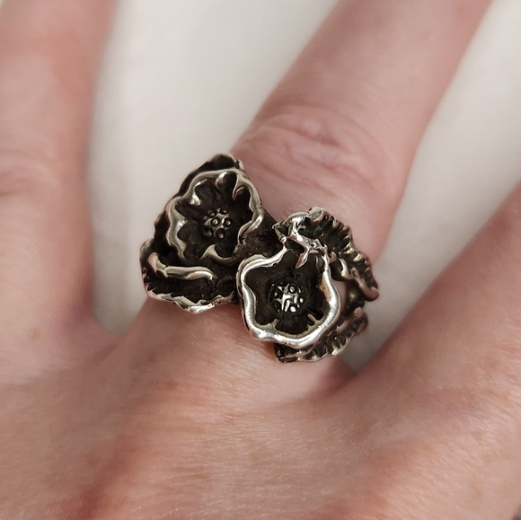Large Silver Floral Statement Ring - Picture 10 of 10